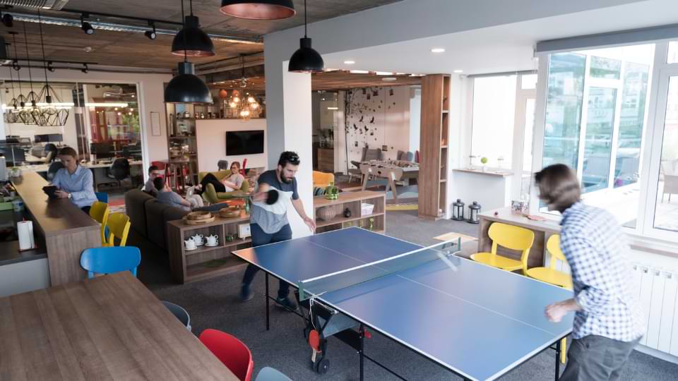 table ping pong intérieur travail
