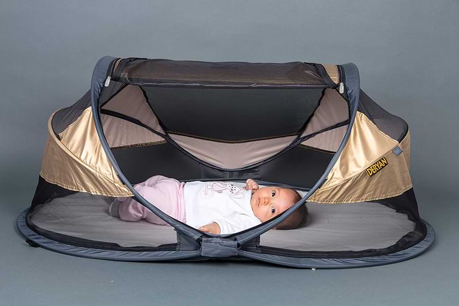 Le lit pliant de bébé en voyage: accessoire indispensable?!